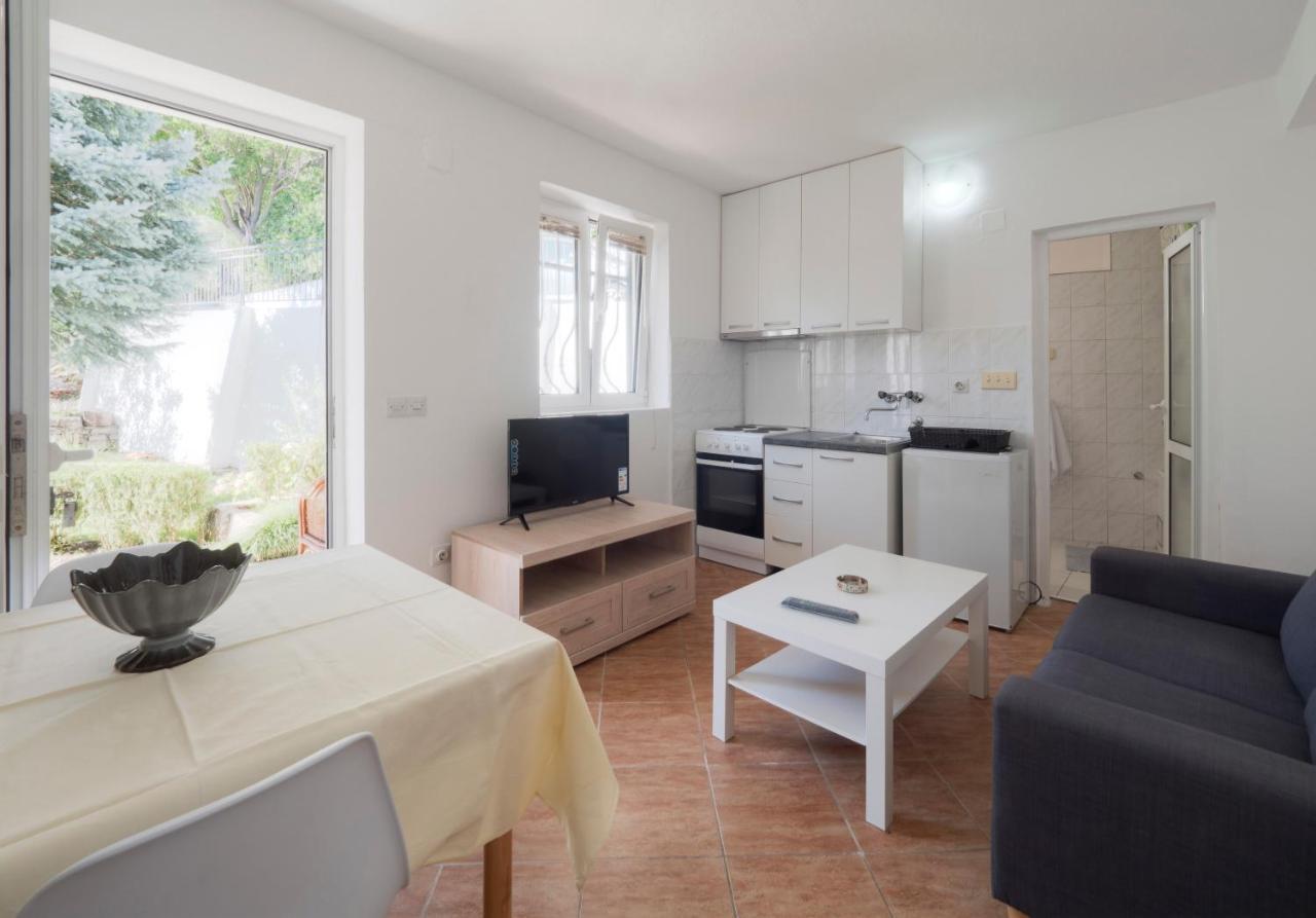 Apartment Tomy Garden House